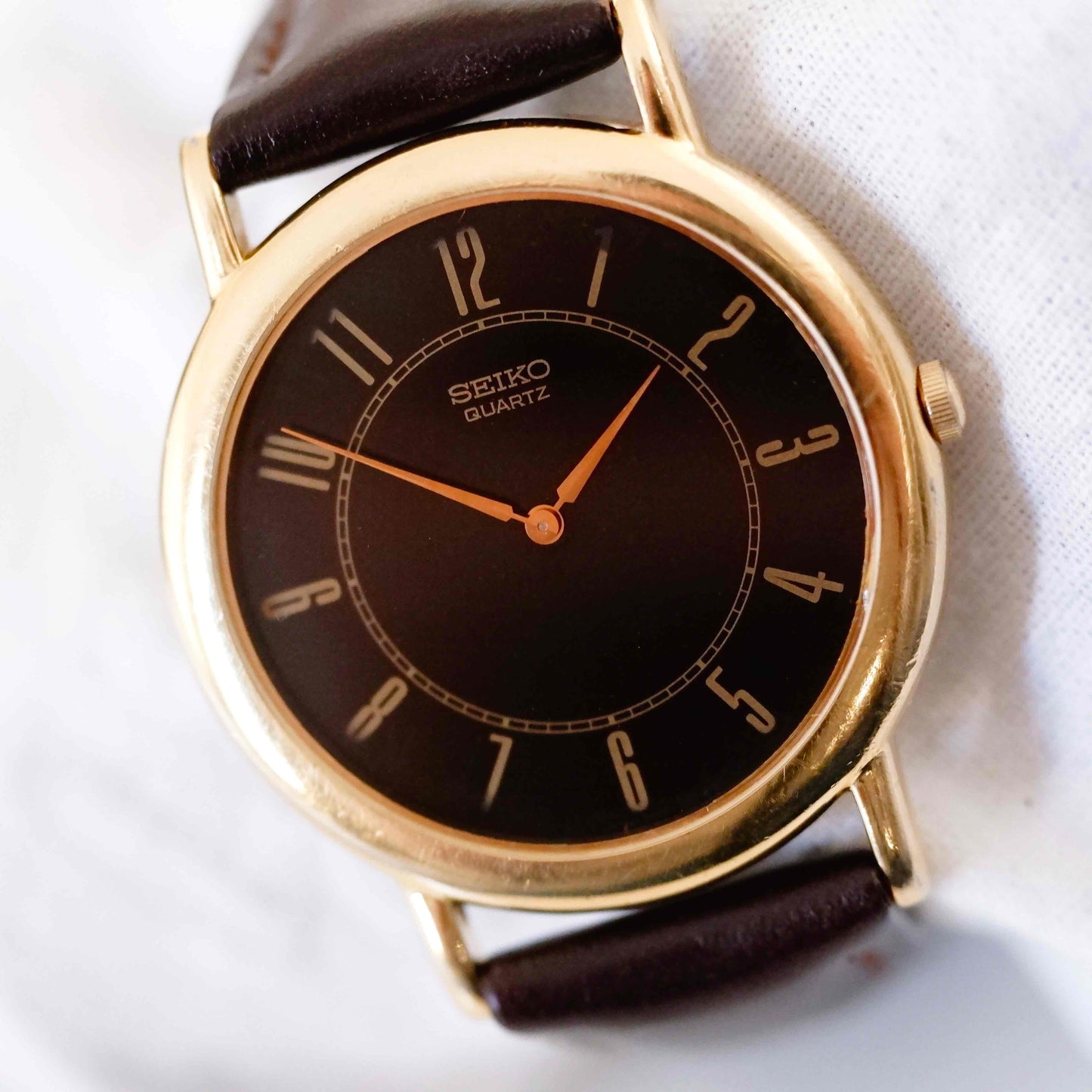 Seiko Vintage Watch: Ladies 90s Gold Two Hand with Roman Black Dial