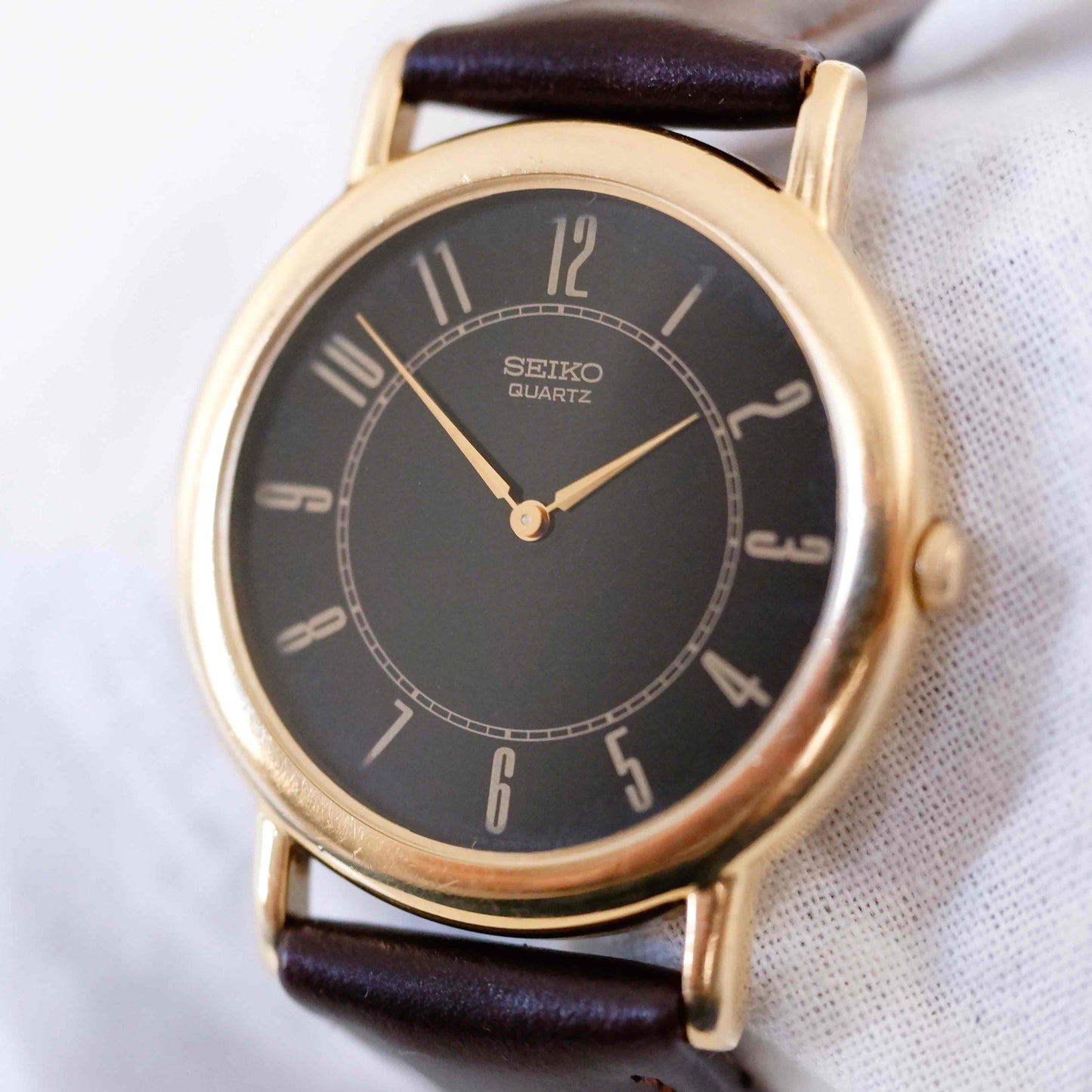 Seiko Vintage Watch: Ladies 90s Gold Two Hand with Roman Black Dial