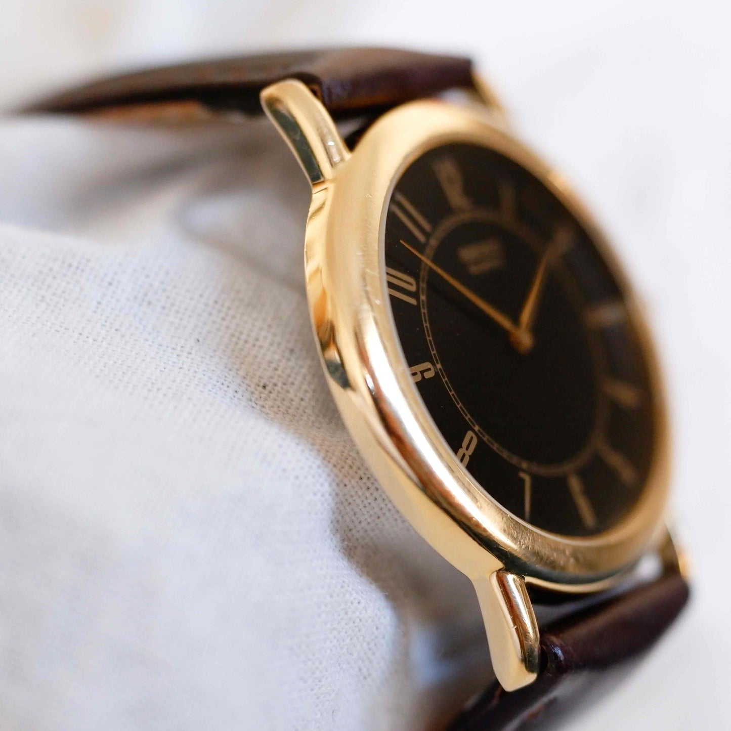 Seiko Vintage Watch: Ladies 90s Gold Two Hand with Roman Black Dial