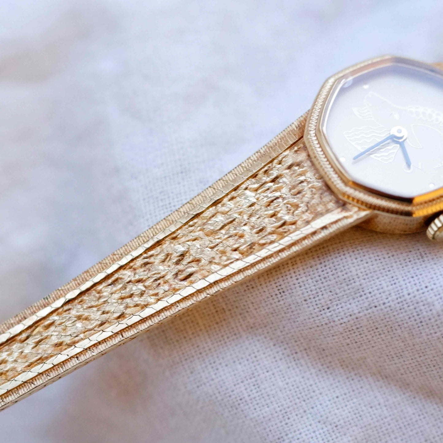 Zodiac Sign Capricorn Watch : Ladies 70s Gold Swiss Made Mechanical White Dial