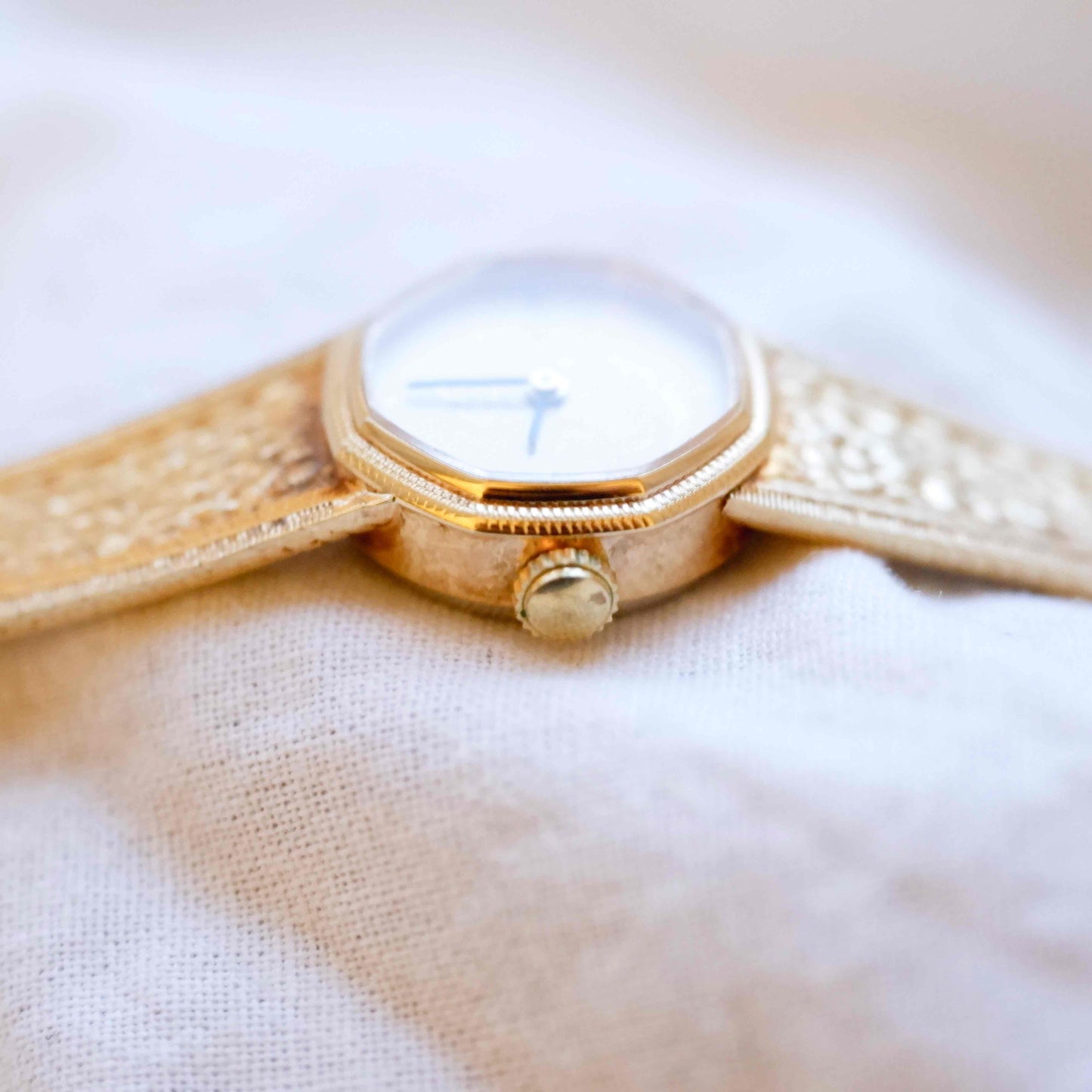Zodiac Sign Capricorn Watch : Ladies 70s Gold Swiss Made Mechanical White Dial