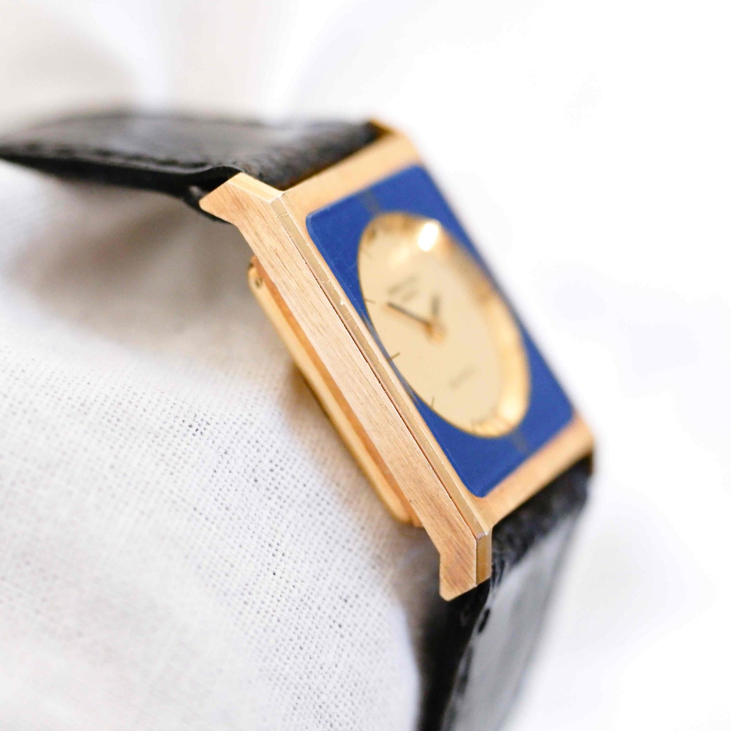 Oriosa Vintage Watch: Ladies 80s Golden, Rectangular with Roman Numerals Blue Dial