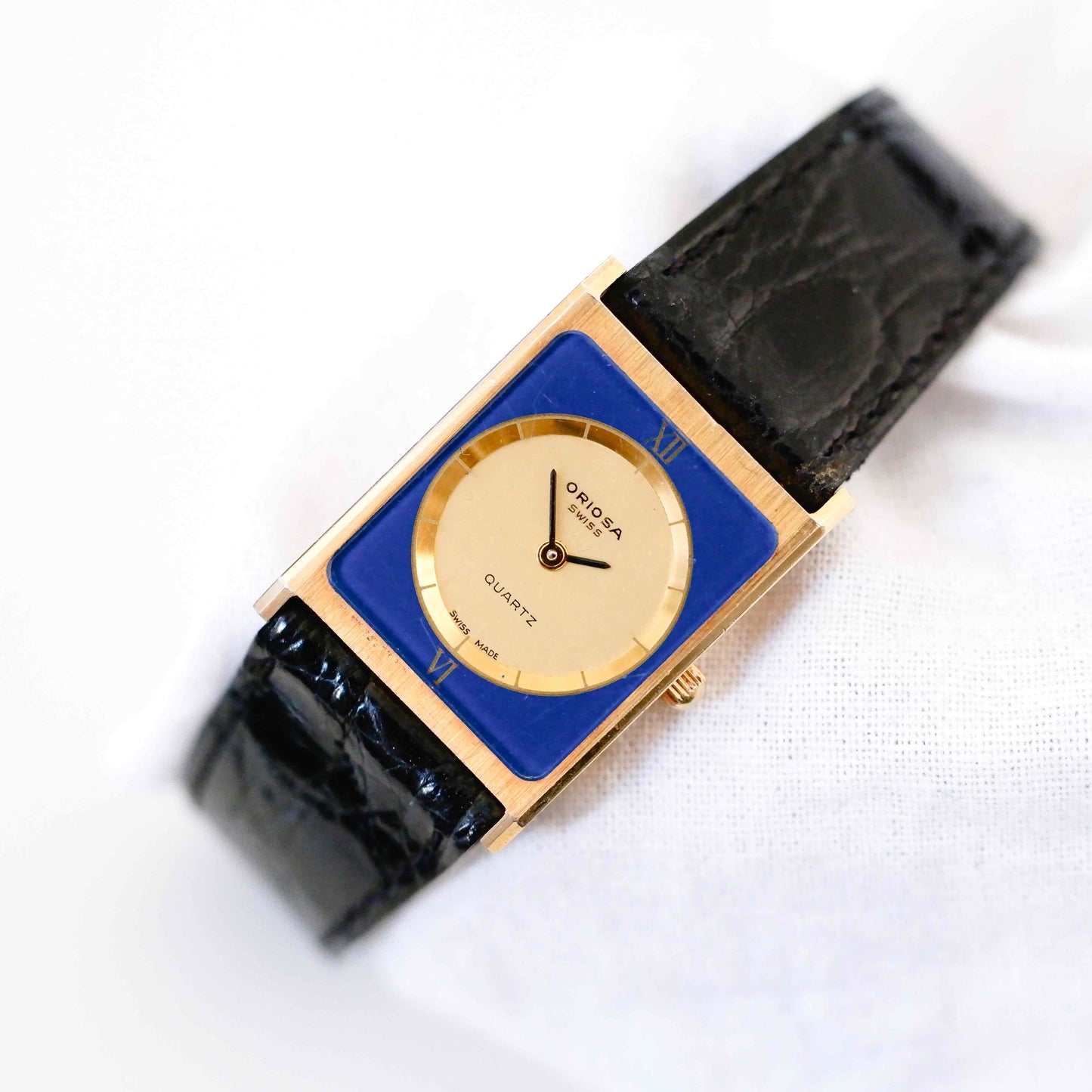 Oriosa Vintage Watch: Ladies 80s Golden, Rectangular with Roman Numerals Blue Dial