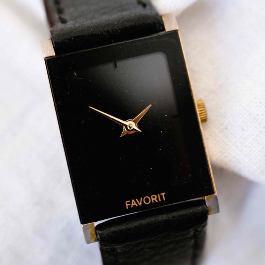 Favorit Vintage Watch: Ladies 80s Golden Rectangular with Black Dial Two Hands