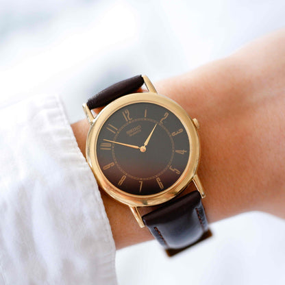 Seiko Vintage Watch: Ladies 90s Gold Two Hand with Roman Black Dial