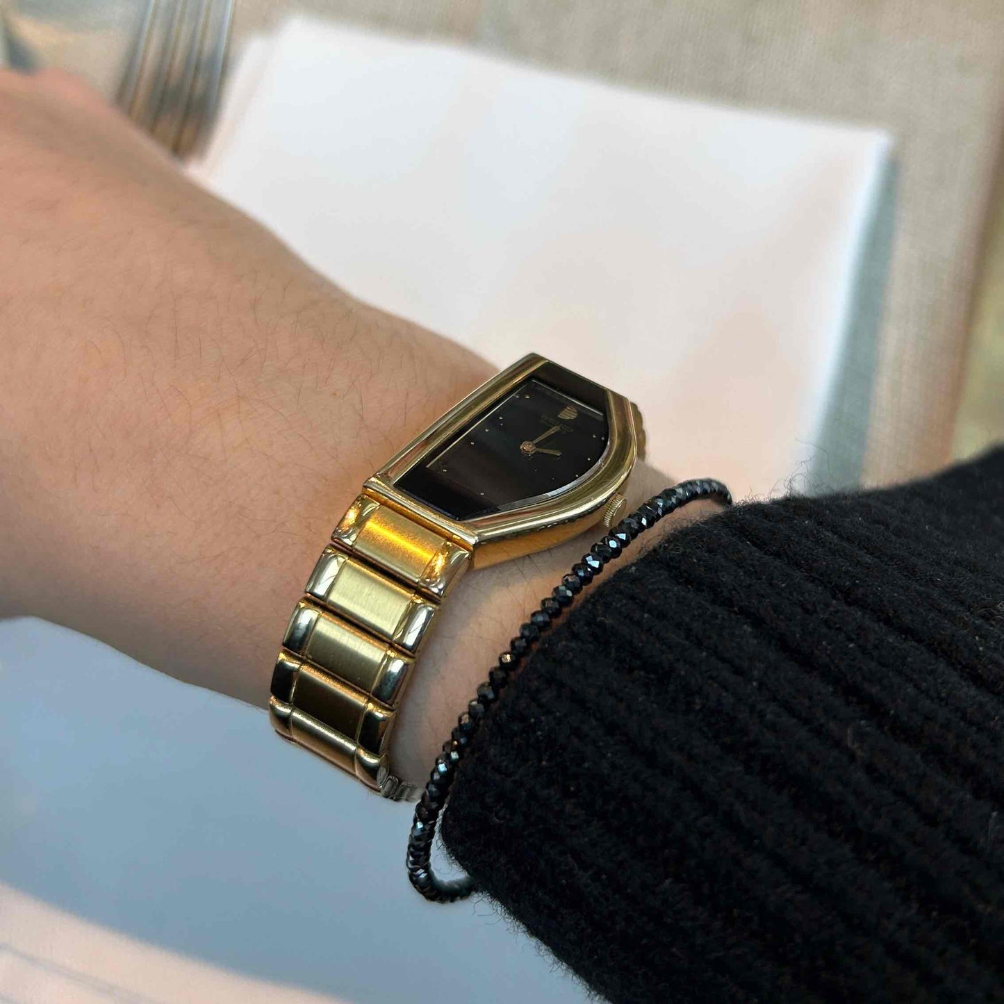 Seiko Half Moon: Vintage Cocktail Watch 90s Golden Black Stella Dial - NOS