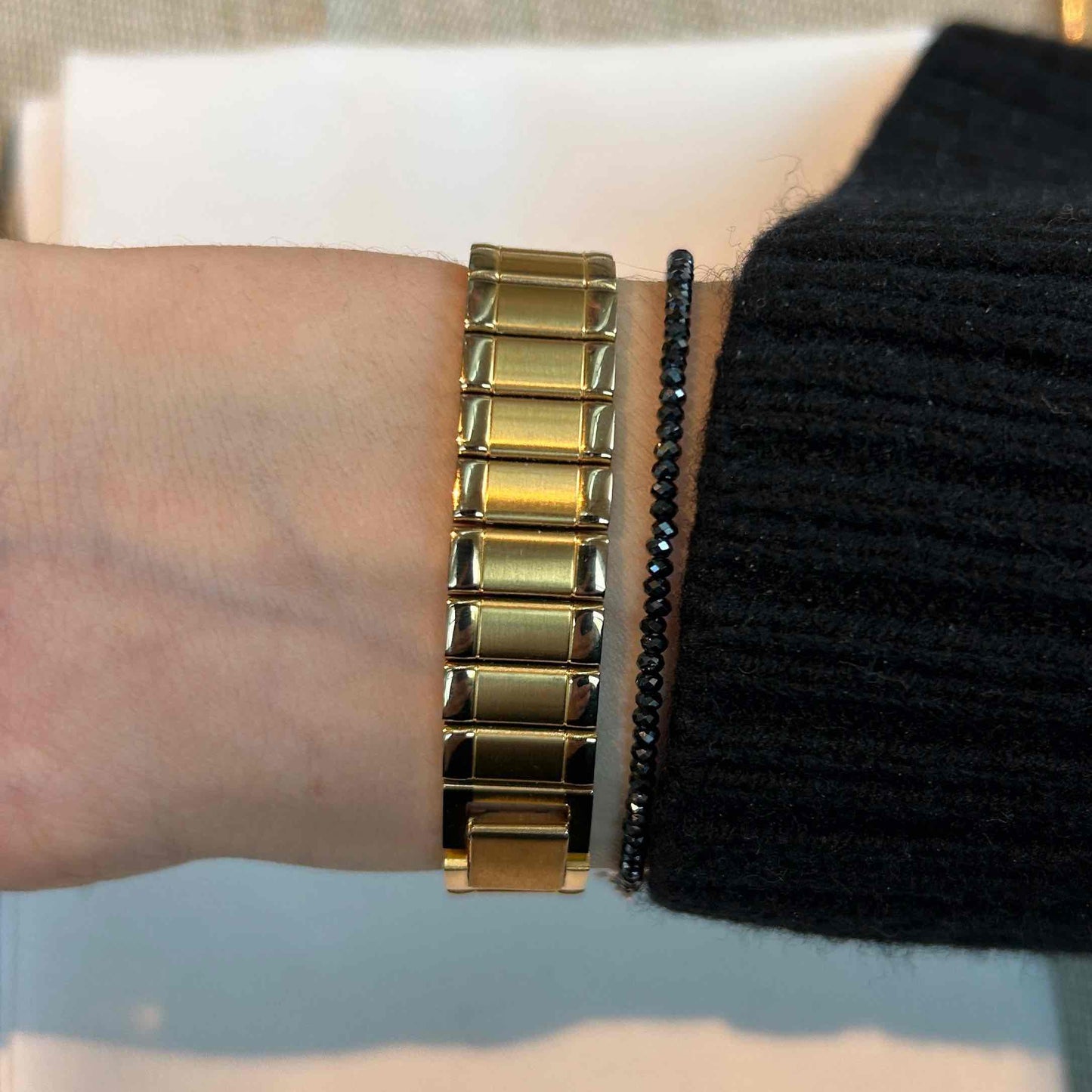 Seiko Half Moon: Vintage Cocktail Watch 90s Golden Black Stella Dial - NOS