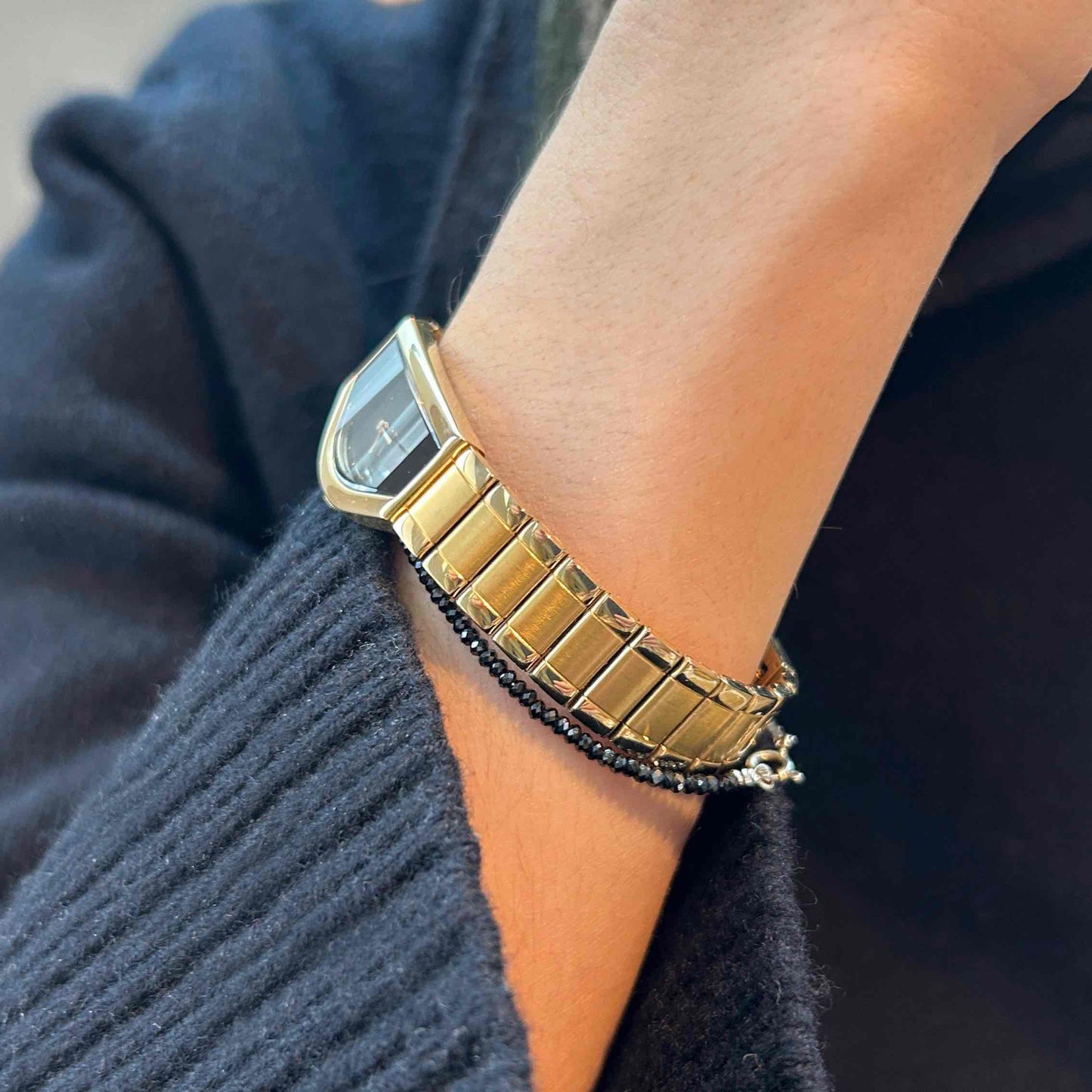 Seiko Half Moon: Vintage Cocktail Watch 90s Golden Black Stella Dial - NOS