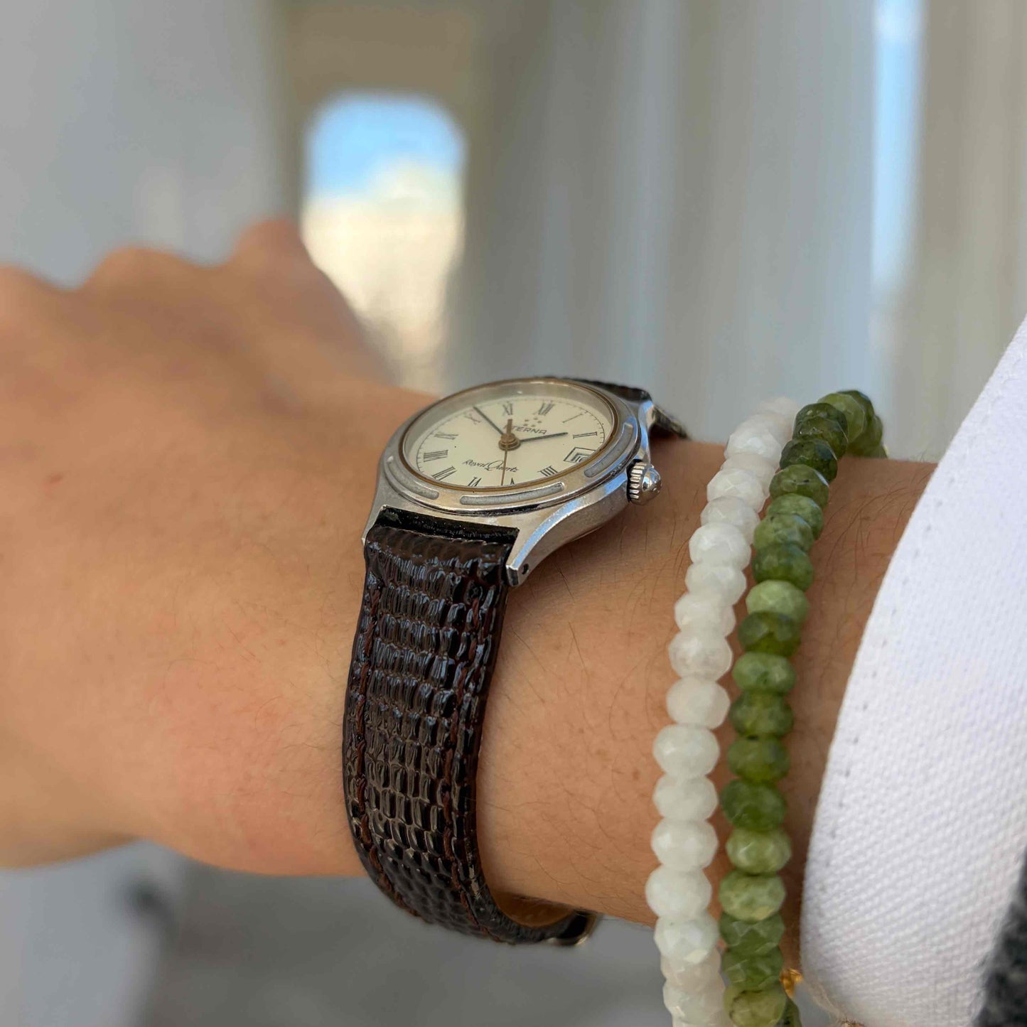 Eterna Royal Quartz: Ladies Watch 80s Gold with White Roman Dial