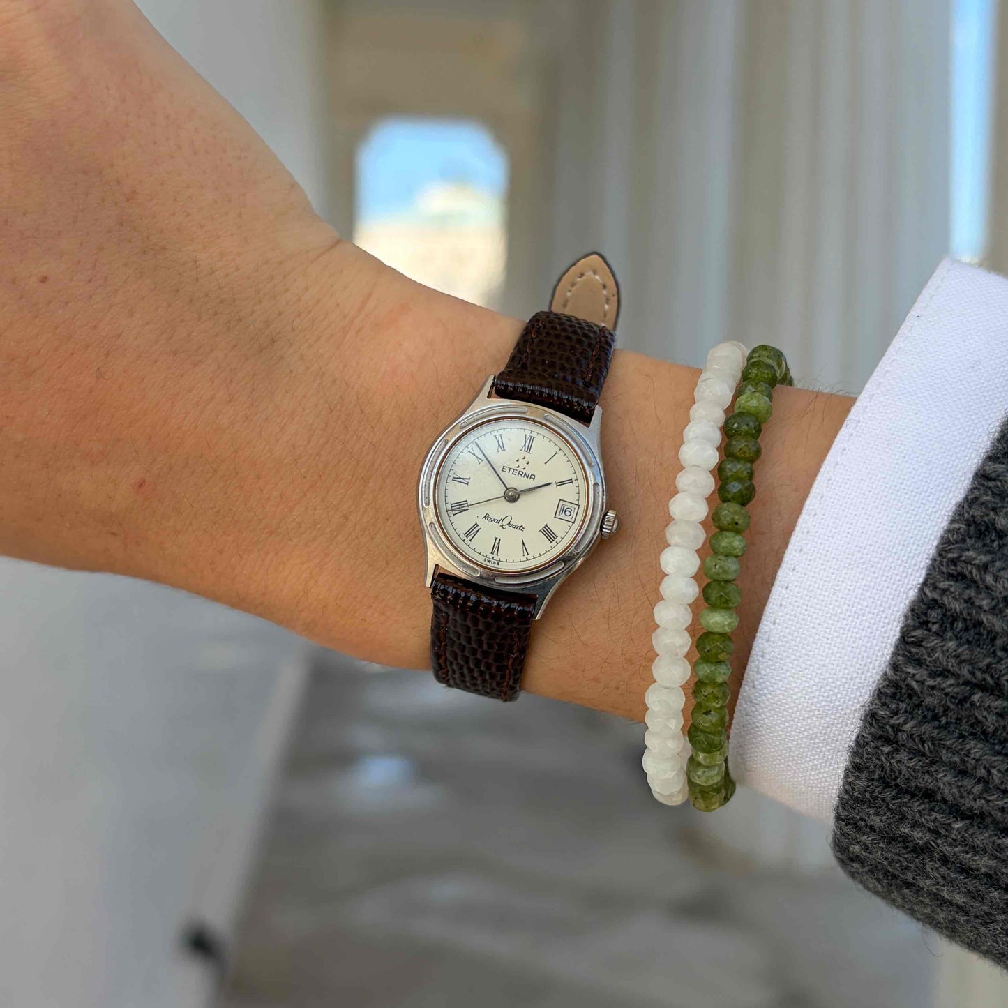 Eterna Royal Quartz: Ladies Watch 80s Gold with White Roman Dial