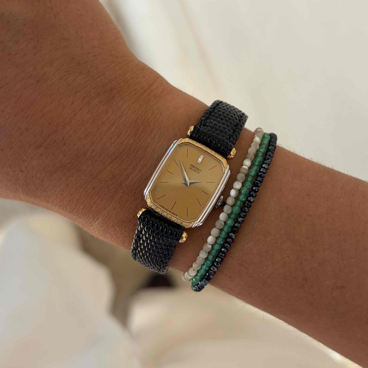 Seiko Vintage Tank: Ladies Watch 80s Two-Tone Golden Dial Cabochon Crown