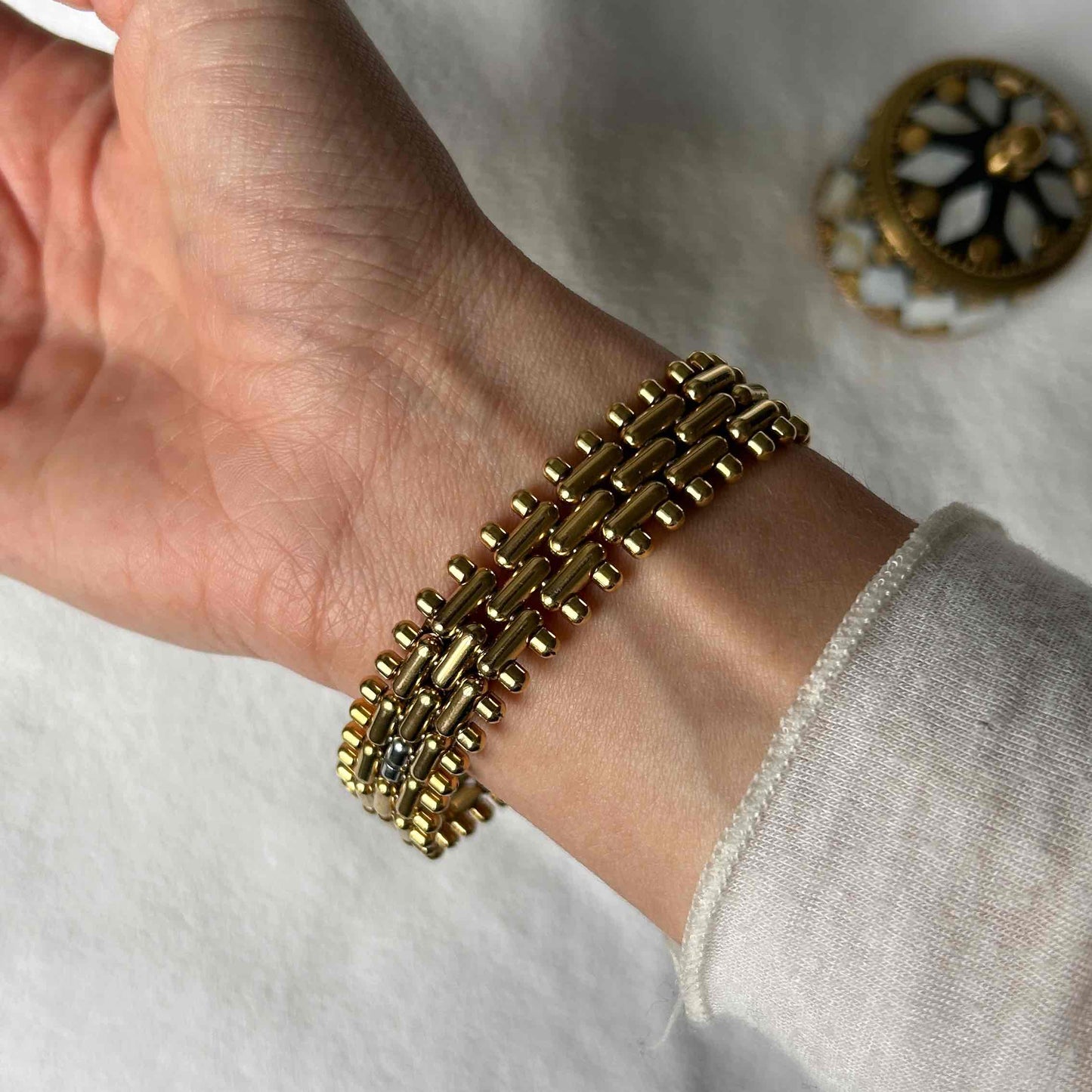 Longines Rodolphe Classic: Dainty Ladies 80s Golden with White Dial