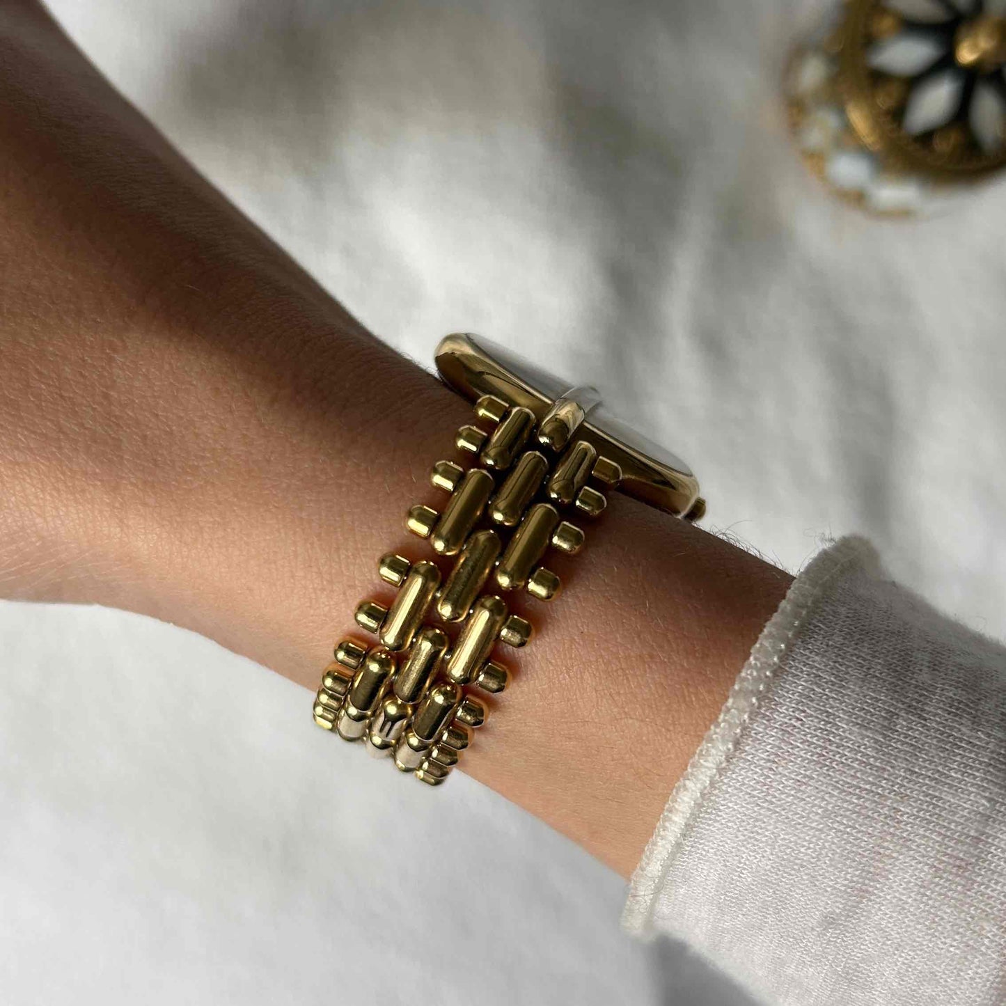 Longines Rodolphe Classic: Dainty Ladies 80s Golden with White Dial