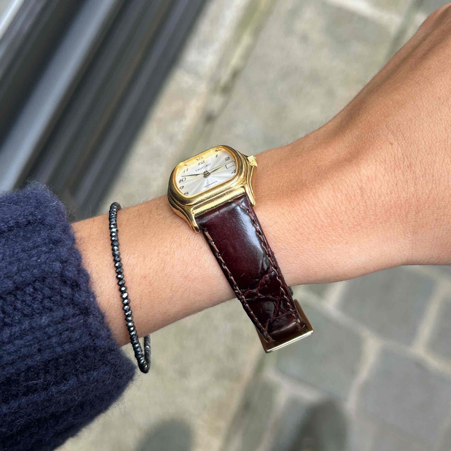 Favorit Vintage Watch: Ladies 80s Golden Rectangular with White Structured Dial
