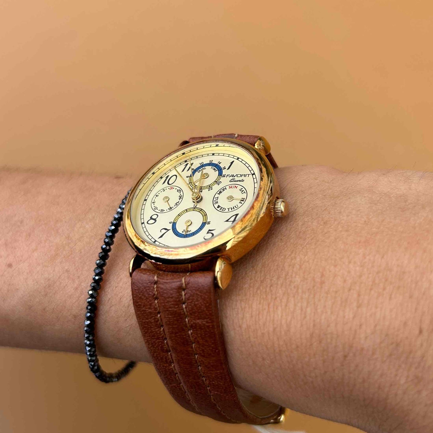 Favorit Vintage Watch: Ladies 80s Golden Champagne Dial Dual Time Day and Date NOS