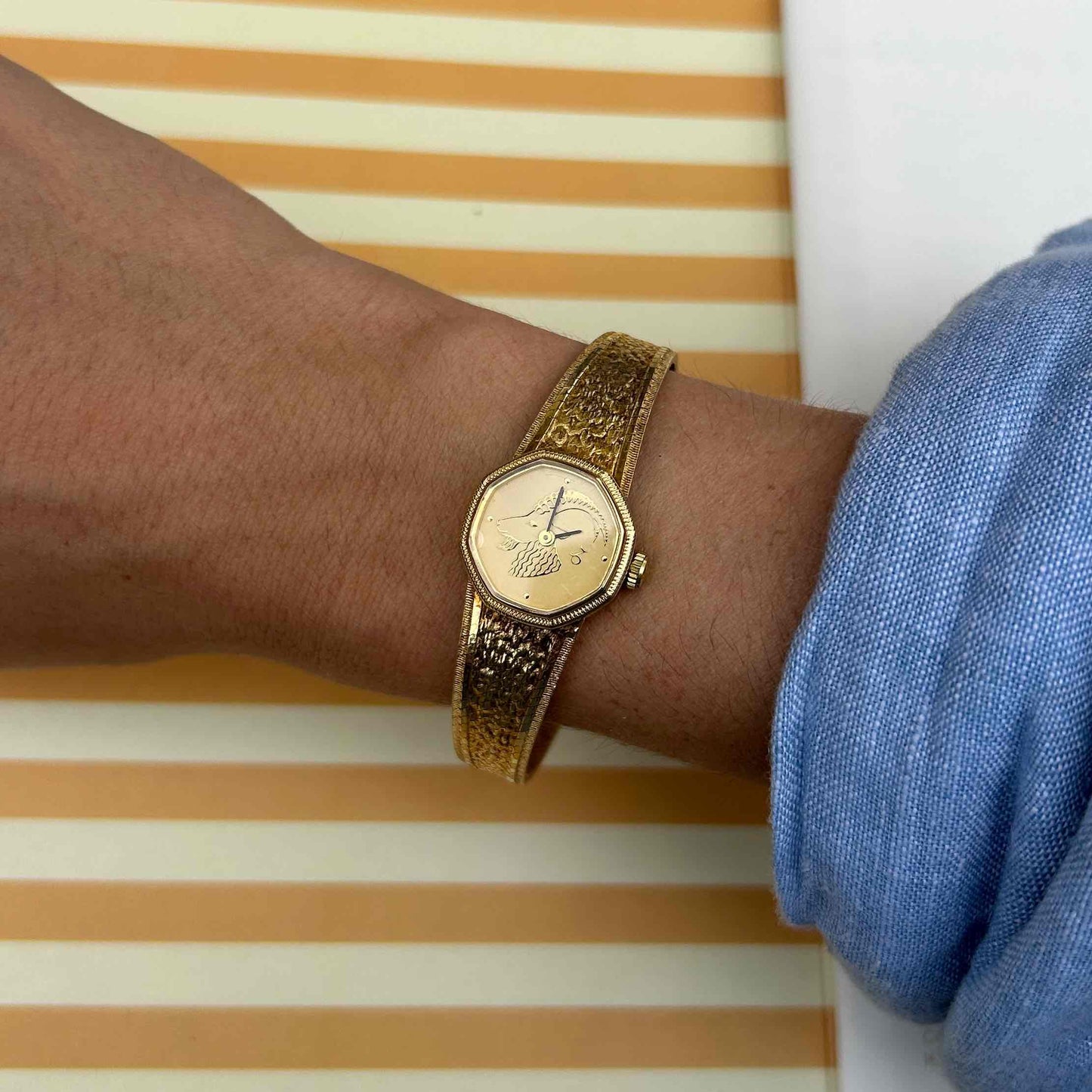 Zodiac Sign Capricorn Watch : Ladies 70s Gold Swiss Made Mechanical White Dial