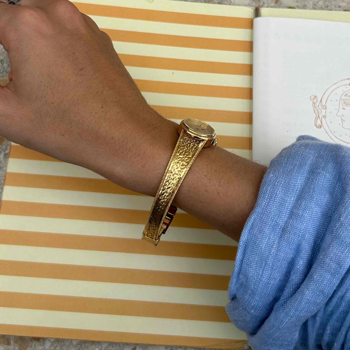 Zodiac Sign Capricorn Watch : Ladies 70s Gold Swiss Made Mechanical White Dial