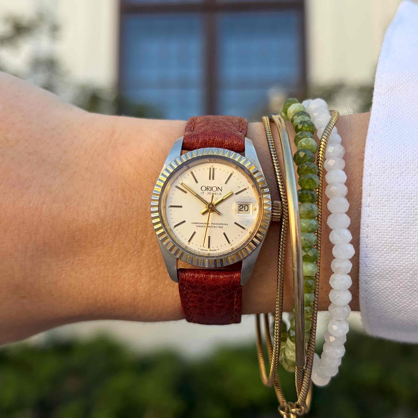 Orion Ladies Watch: Vintage Mechanical Fluted Bezel 70s Gold Two-Tone Sunburst Dial