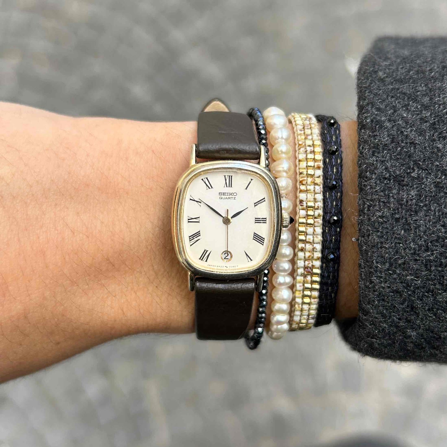 Seiko Vintage Tank: Ladies Watch 80s Gold White Roman Dial