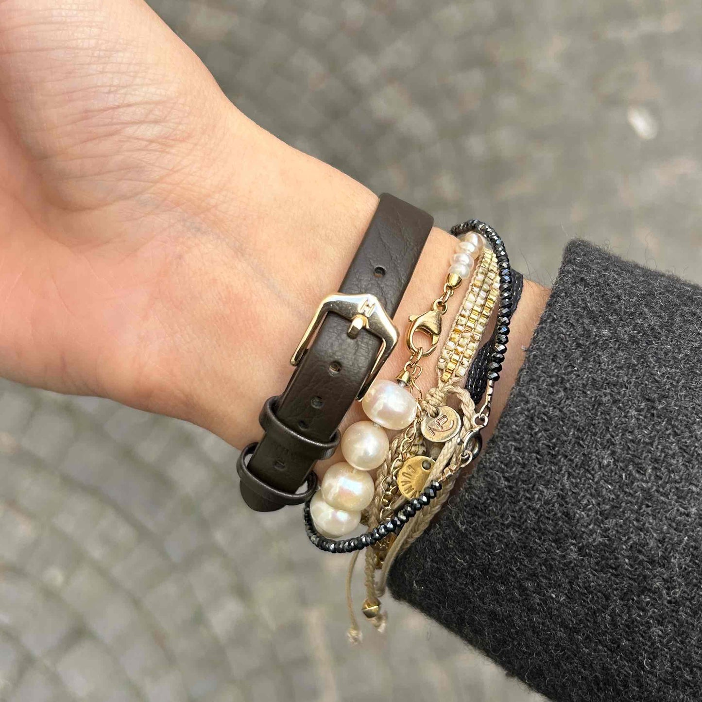 Seiko Vintage Tank: Ladies Watch 80s Gold White Roman Dial