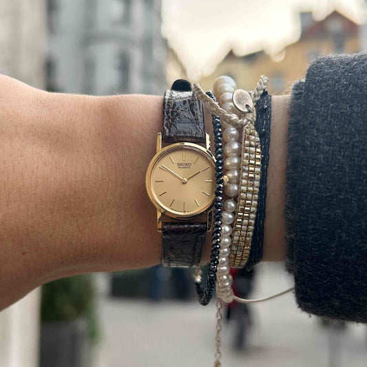 Seiko Cocktail Watch: Vintage Ladies 80s Gold with Champagne Dial