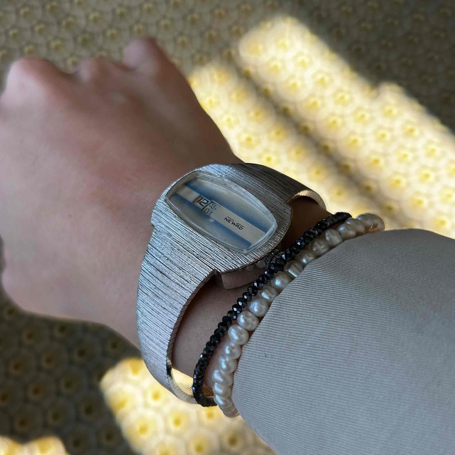 Vintage Newad Jump Hour: Ladies Vintage 70s Mechanical Blue Dial