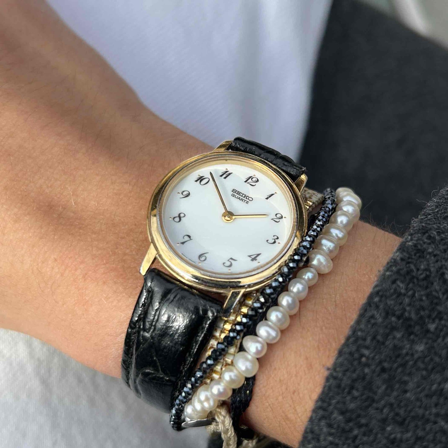 Seiko Vintage Ronde: Ladies Watch 90s Gold White Arabic Dial