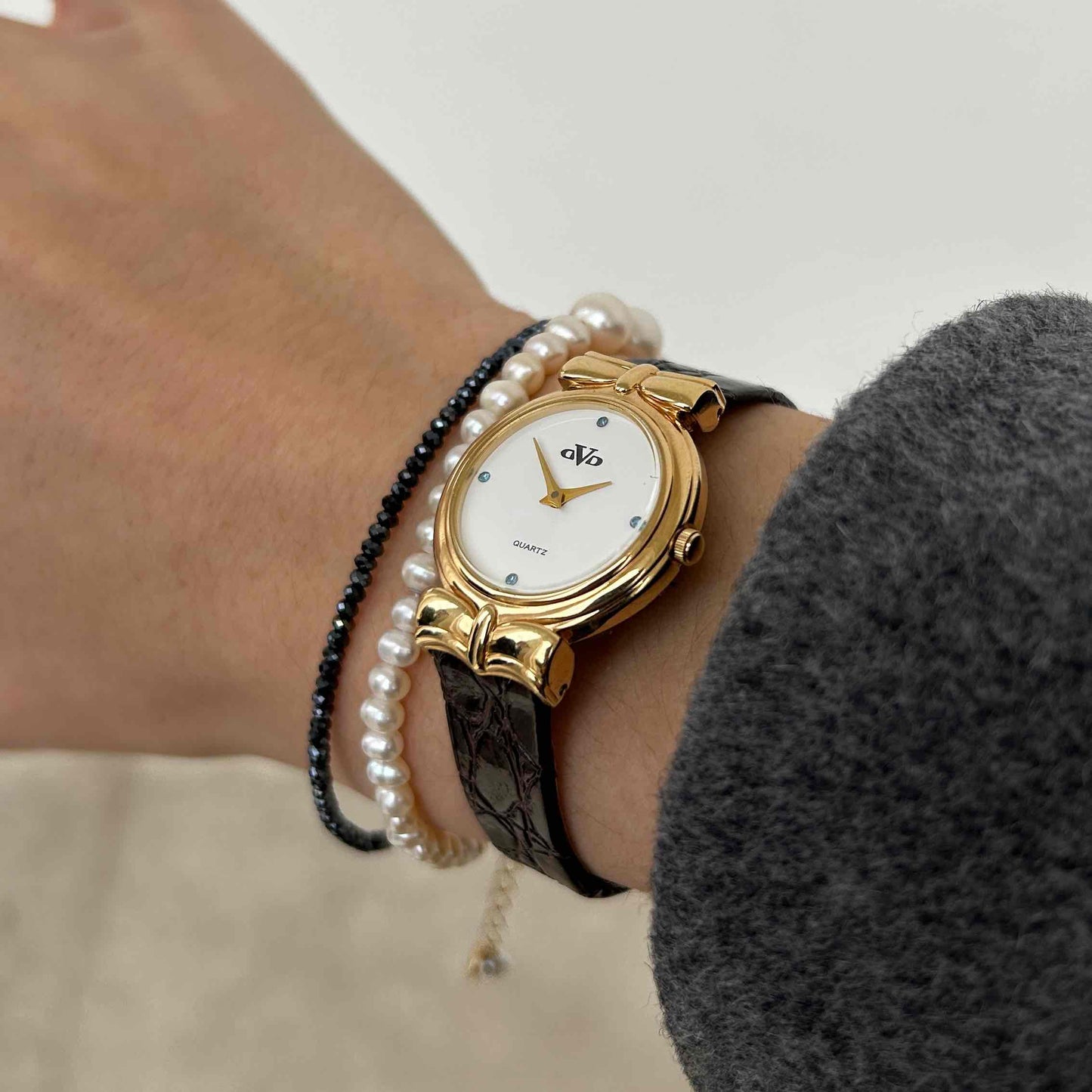 Ovo Vintage Watch: Petite Ladies Golden Watch 80s Blue Diamonds - NOS