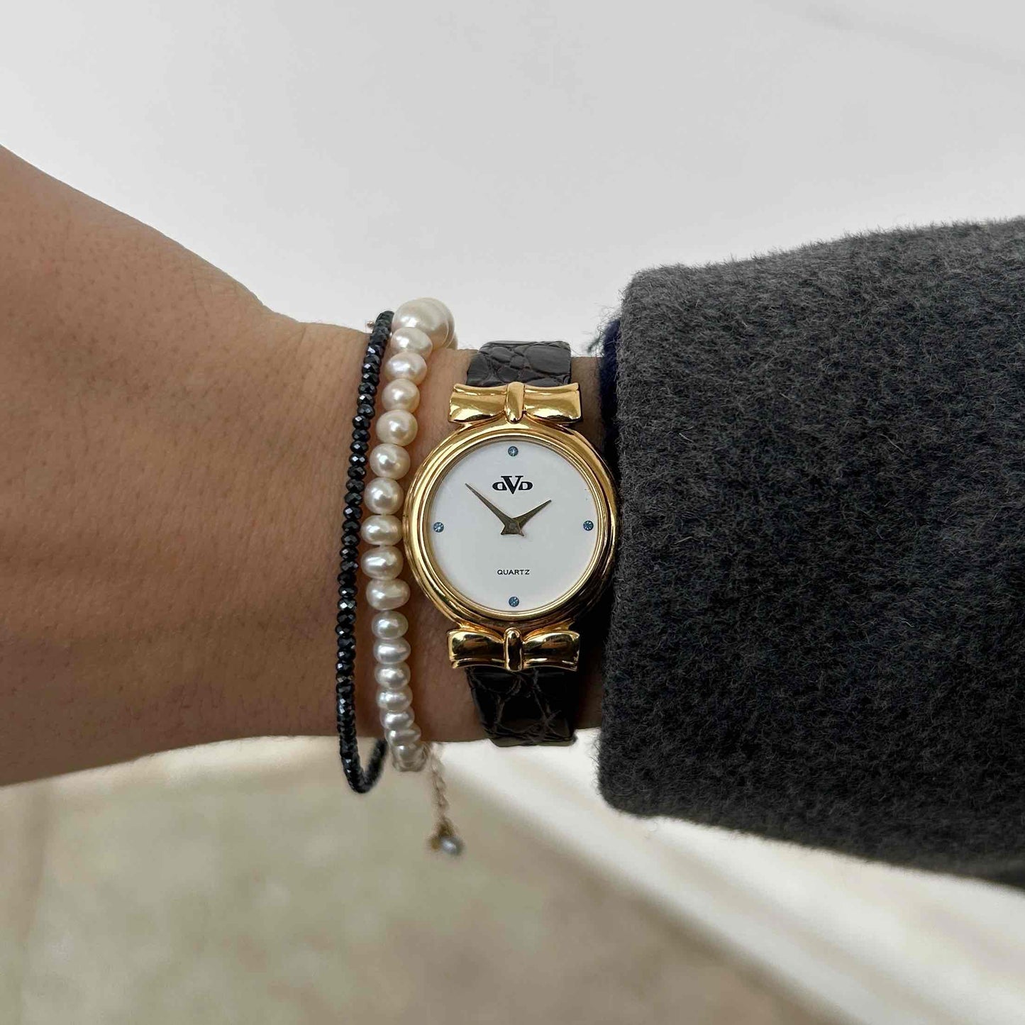 Ovo Vintage Watch: Petite Ladies Golden Watch 80s Blue Diamonds - NOS