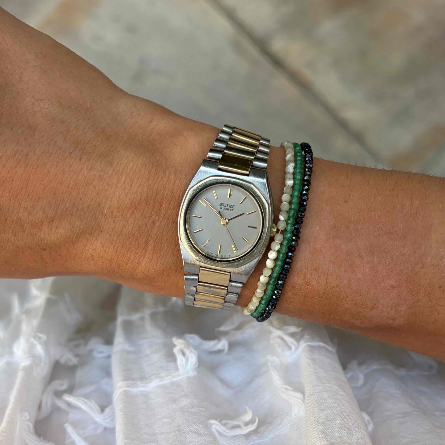 Seiko Baby Oak: Ladies Dainty Vintage 80s Two-Tone Gray Dial
