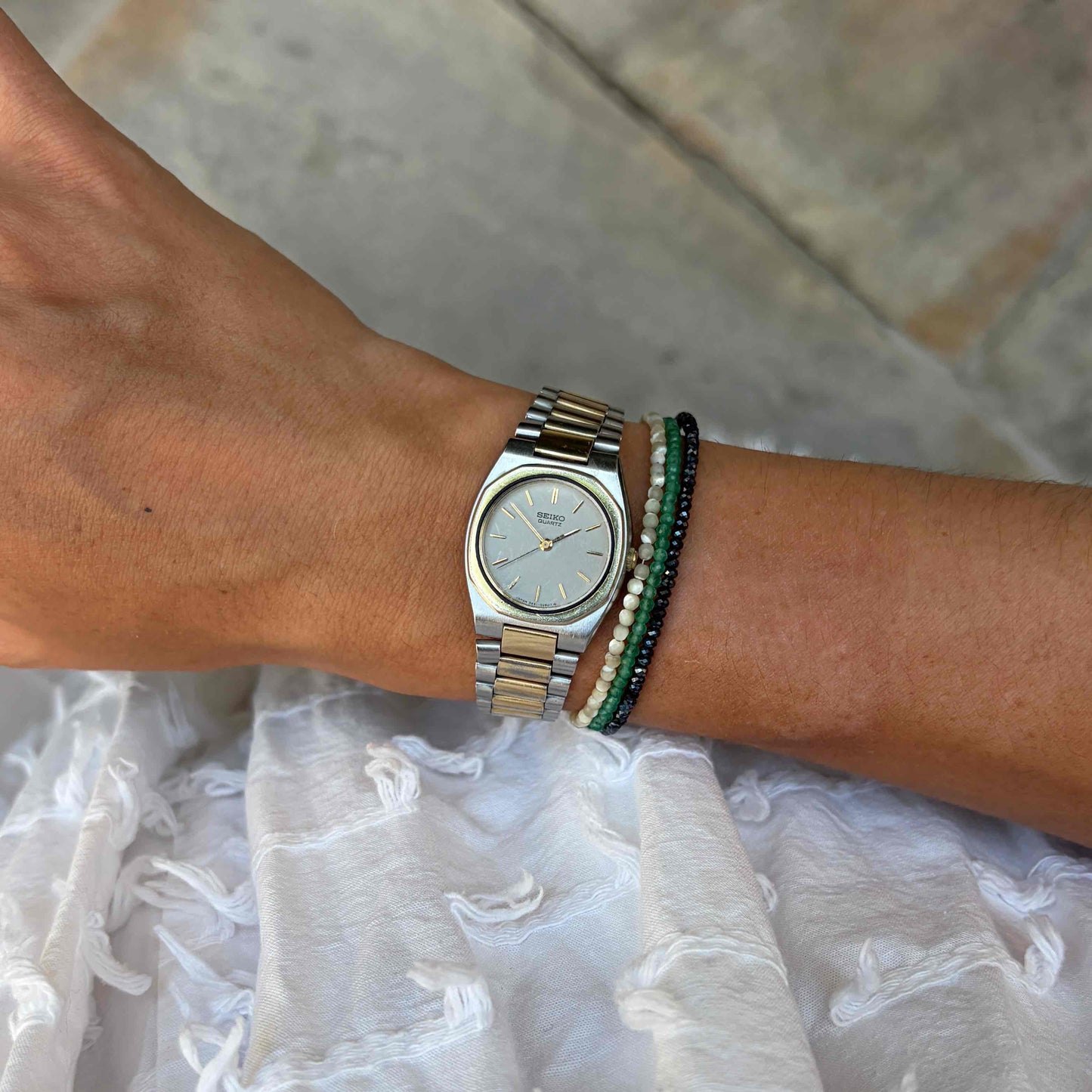 Seiko Baby Oak: Ladies Dainty Vintage 80s Two-Tone Gray Dial