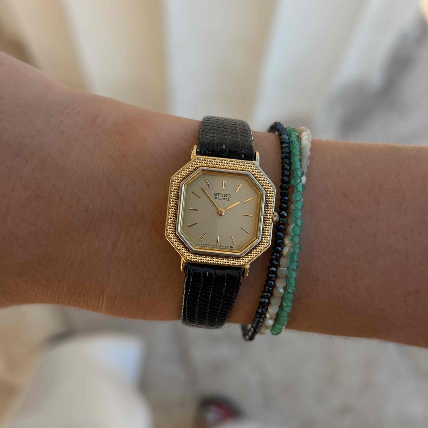 Seiko Cocktail Square: Dainty Ladies Watch 80s Champagne Dial
