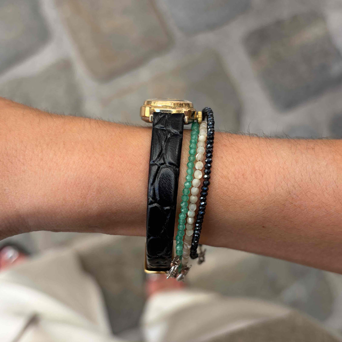Oriosa Cocktail Watch: Ladies 70s with Faceted Glass Mechanical Gold