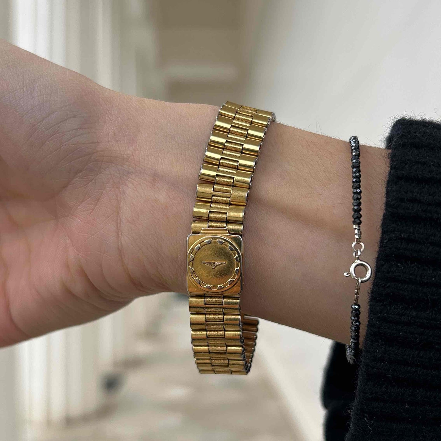 Longines Conquest Classic: Dainty Ladies 80s Golden with Champagne Dial