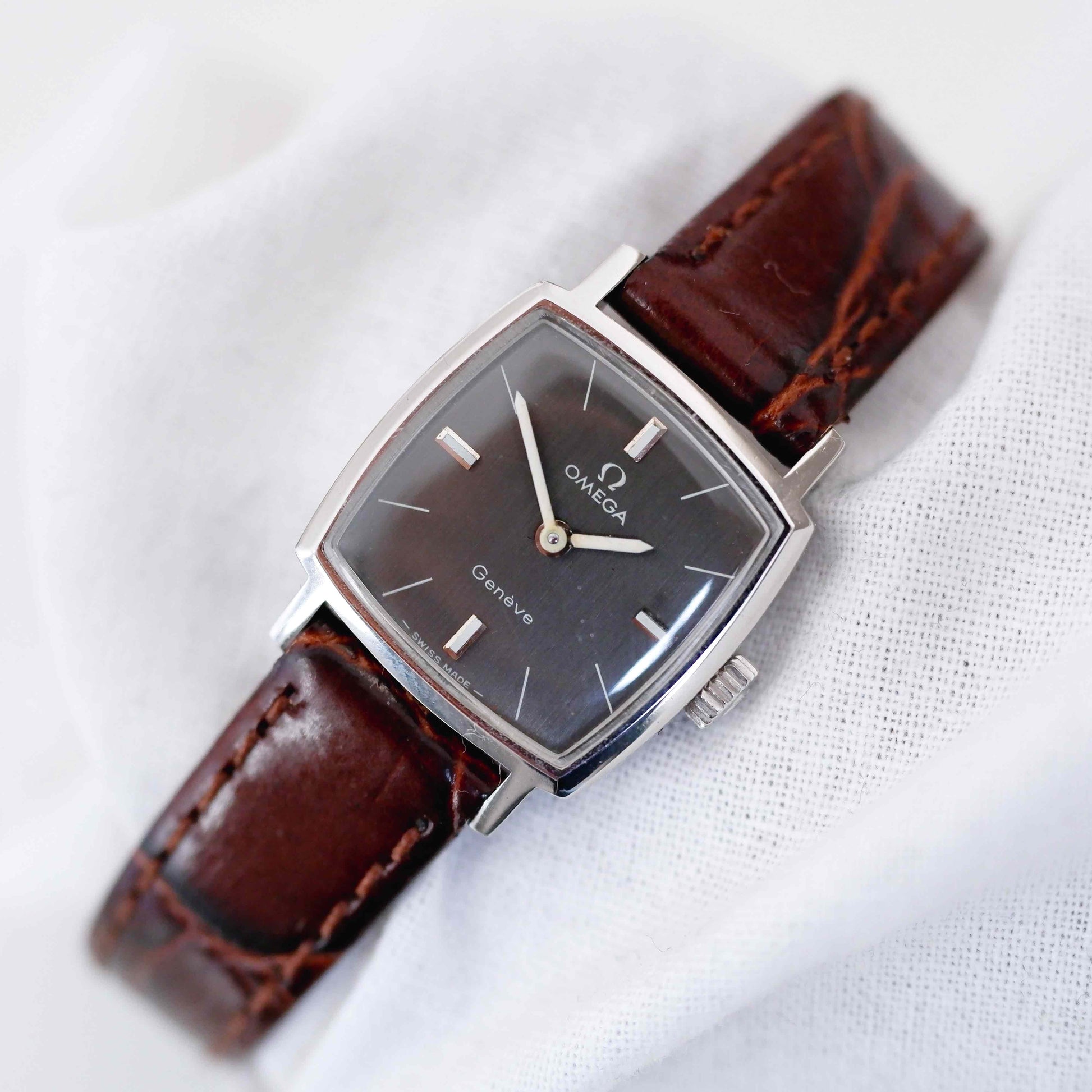 Omega Geneve Vintage Ladies Watch: 60s Elegant Style Mechanical Gray Dial | Second Front Side