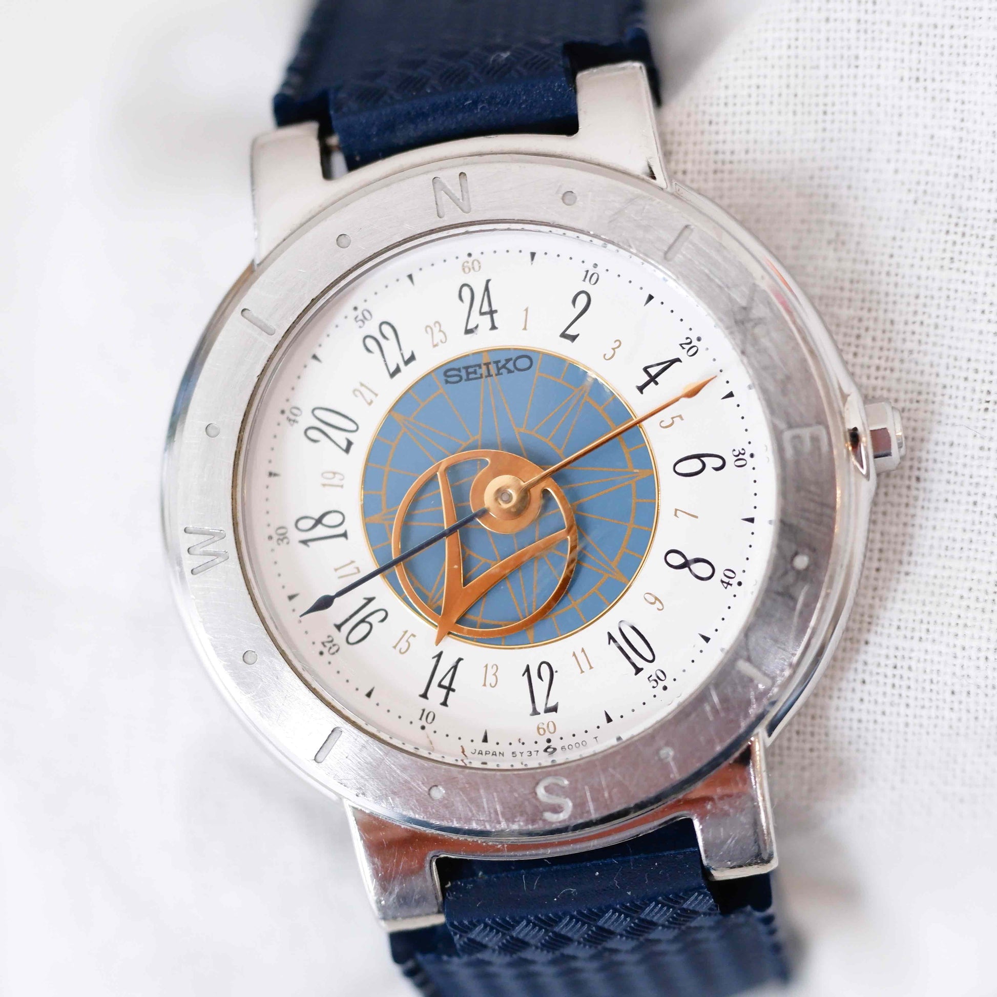 Seiko Levante Maritime Vintage Ladies Watch: 90s Silver Blue Dial | First Front Side