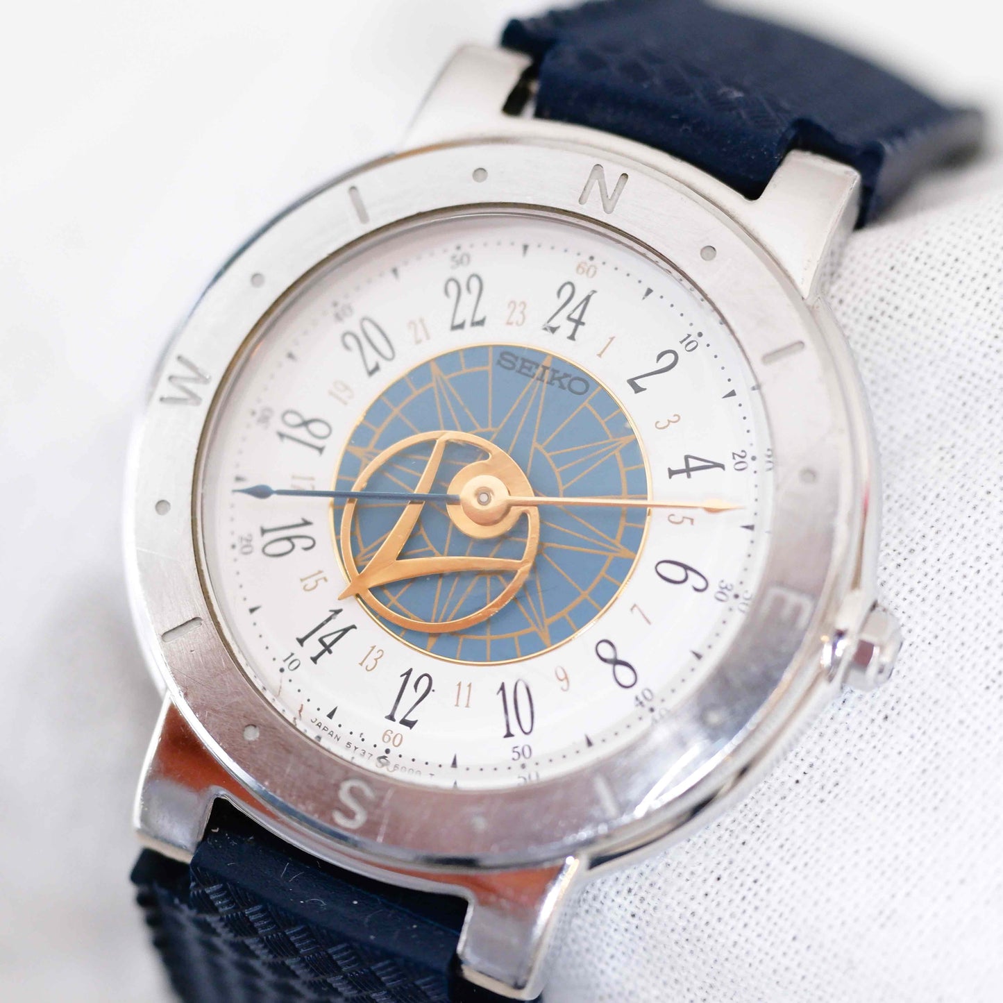 Seiko Levante Maritime Vintage Ladies Watch: 90s Silver Blue Dial | Slight Right Side