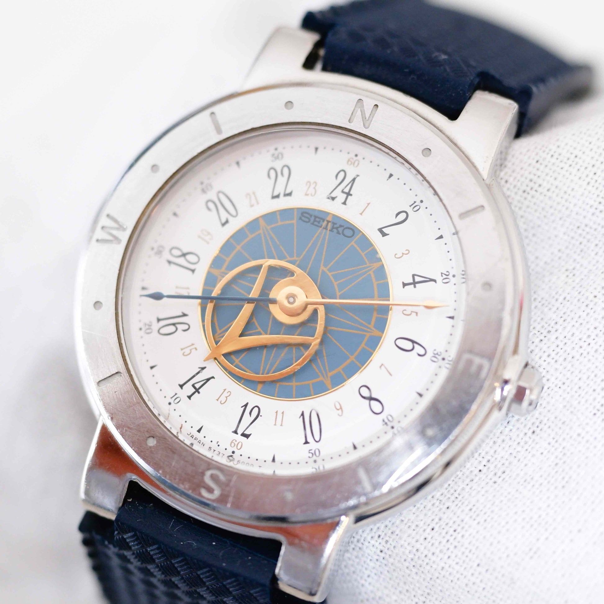 Seiko Levante Maritime Vintage Ladies Watch: 90s Silver Blue Dial | Slight Right Side