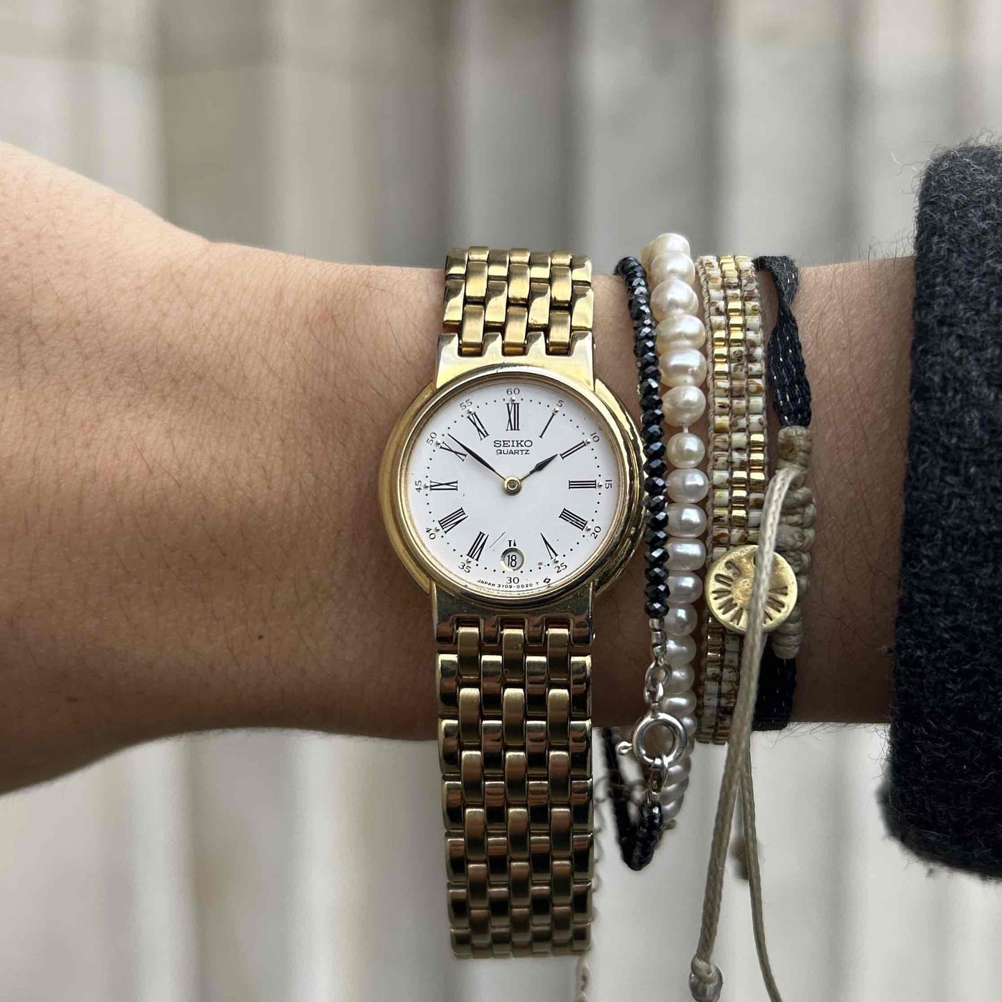 Seiko Vintage Watch: Ladies 90s Golden Roman White Dial