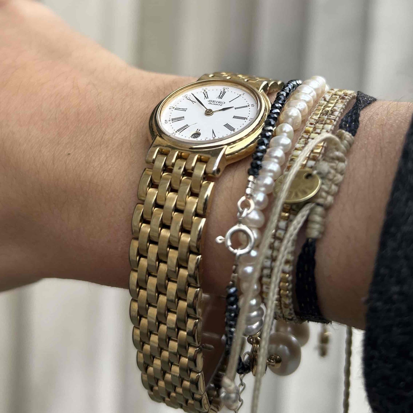 Seiko Vintage Watch: Ladies 90s Golden Roman White Dial