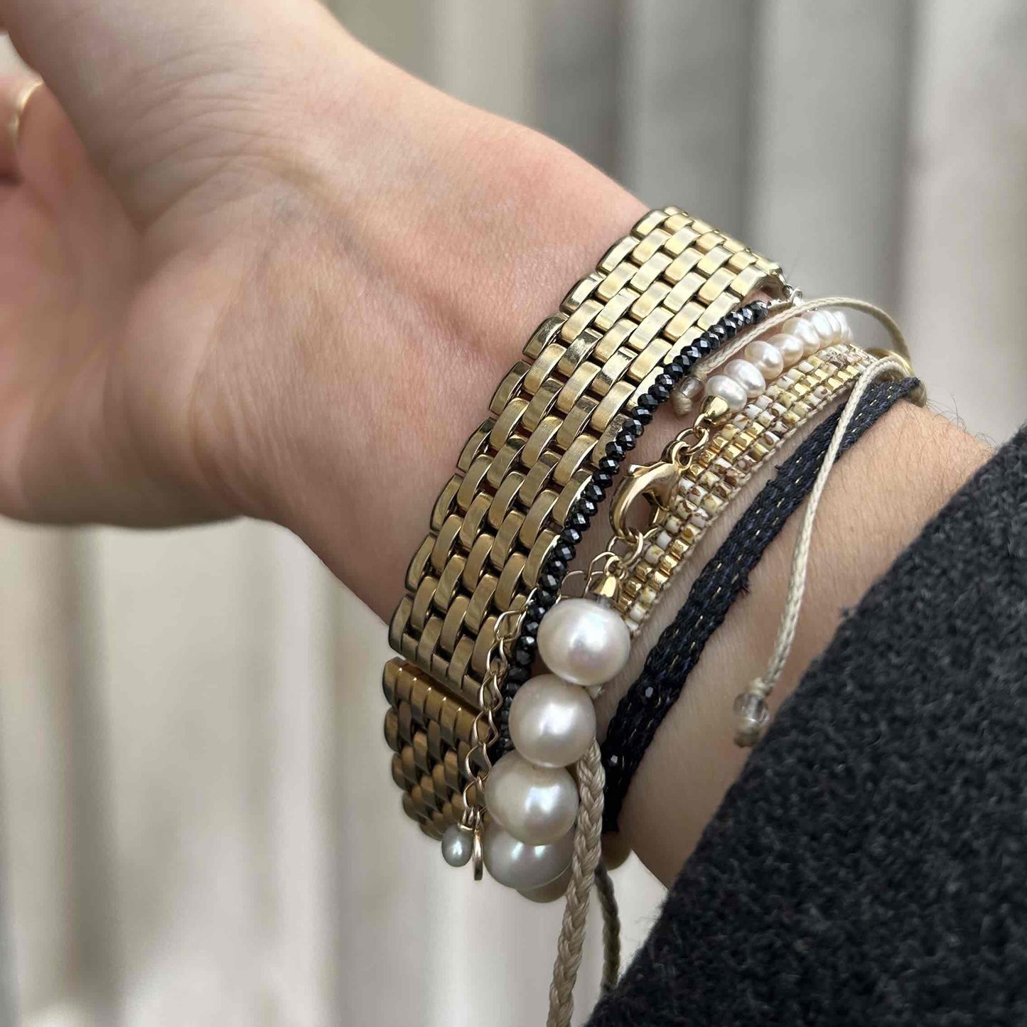 Seiko Vintage Watch: Ladies 90s Golden Roman White Dial