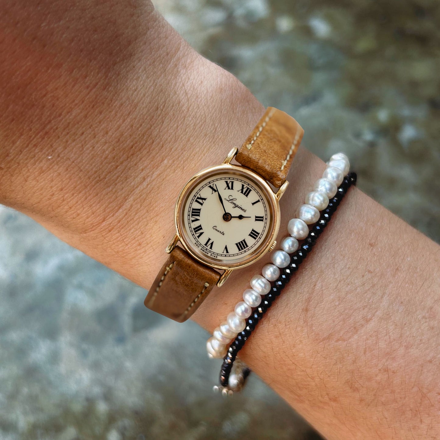 Longines Vintage Watch: Dainty Ladies 80s Golden with Ivory Dial